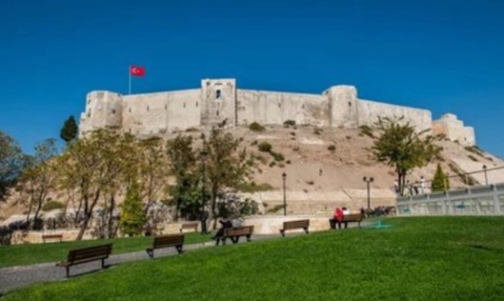 VIDEO: Terremoto en Turquía derrumba castillo de casi 2000 años de antigüedad