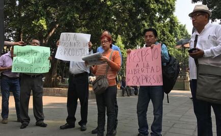 Protestan periodistas en zócalo de Oaxaca 