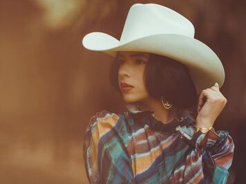 Los 3 tipos de jeans que mejor resaltan la figura de Ángela Aguilar