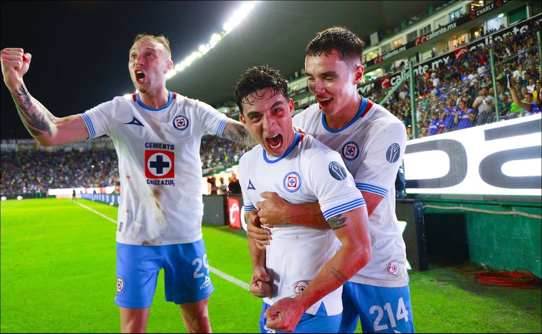 Lorenzo Faravelli festeja un gol durante el partido entre León y Cruz Azul. FOTO: Imago7