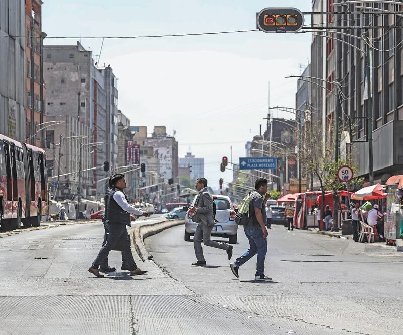 En muchas calles de la Ciudad de México pudo notarse la ausencia de las mujeres. “No vamos a salir, así como si anoche nos hubieran desaparecido o asesinado”, señalaron algunas.  Germán Espinosa/El Universal 