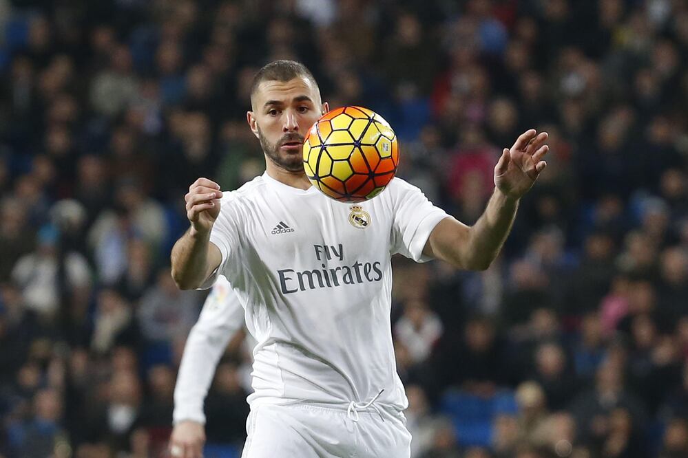 La Federación Francesa de Fútbol (FFF) suspendió a Benzema de la selección nacional hasta que su imputación en este presunto caso de chantaje no sufriera ninguna evolución (EFE)