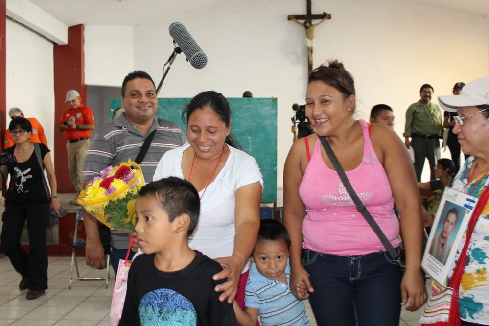 Madre salvadoreña se encuentra con su hija secuestrada en Chiapas 