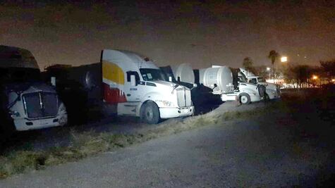 Embargan 8 tractocamiones y 15 autotanques en la carretera Reynosa-Monterrey