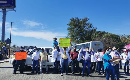 Con marcha y bloqueo en Juchitán, exigen 720 vacunas Covid para personal de Salud 