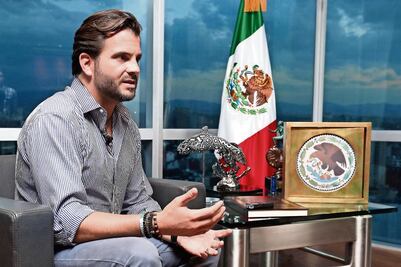 “Vaquita marina tiene enemigo igual al narco”: Pacchiano