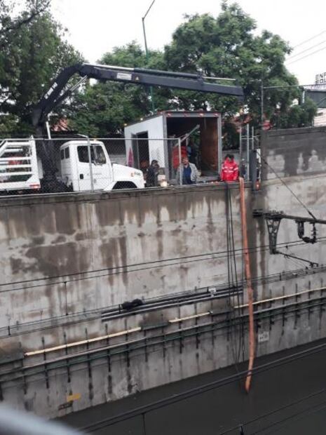 Tras lluvias e inundaciones, limpian casas y vías en Tultitlán