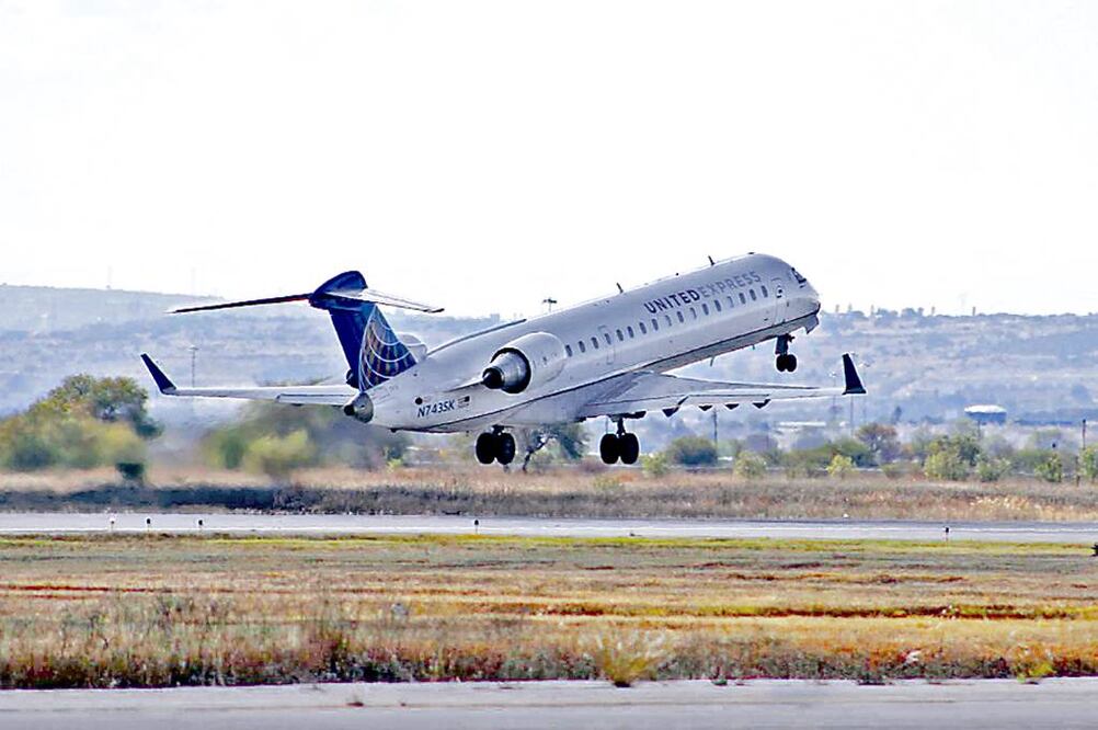 Aeroméxico se ha favorecido por el escenario económico, pues sus gastos de operación sumaron 10 mil 875 millones de pesos (ARCHIVO EL UNIVERSAL)