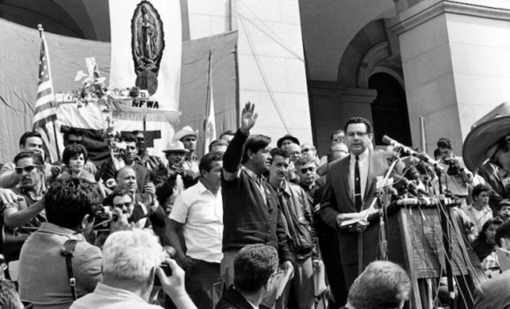 ¿Quién era César Chávez, el trabajador agrícola a quien le rindió homenaje Joe Biden?