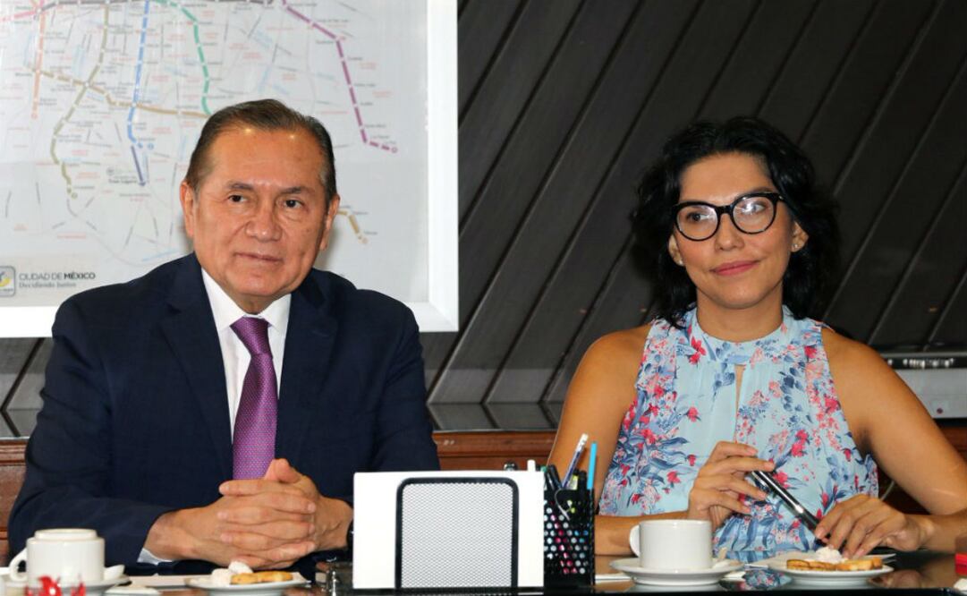 A la derecha Jorge Jiménez Alcaraz en la firma de un convenio de colaboración con el Instituto de Reinserción Social, el pasado 26 de julio pasado. FOTO: @MetroCDMX