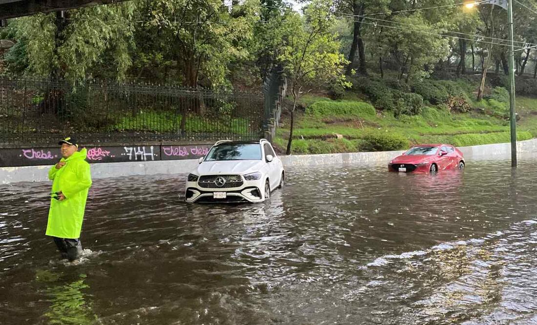 Casos recientes como las inundaciones en pasos a desnivel de la Ciudad de México, donde decenas de vehículos quedaron atrapados, muestran la necesidad urgente de tomar previsiones. Foto: Valente Rosas/El Universal