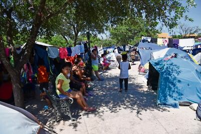 Viven migrantes infierno por alta temperatura