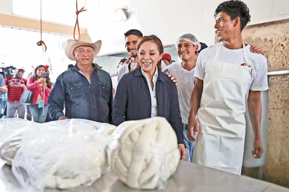 En Teoloyucan la panista visitó a productores de leche y queso (CRISTOPHER ROGEL BLANQUET. EL UNIVERSAL)