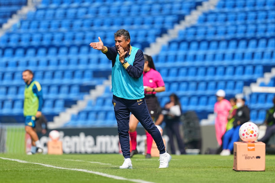 Roberto Medina fue autocrítico y reconoció que sus Pumas cometieron errores puntuales en el Clásico Capitalino / FOTO: Imago7