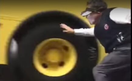 VIDEO. #LordFurioso empuja a adulto mayor contra autobús en Circuito Interior