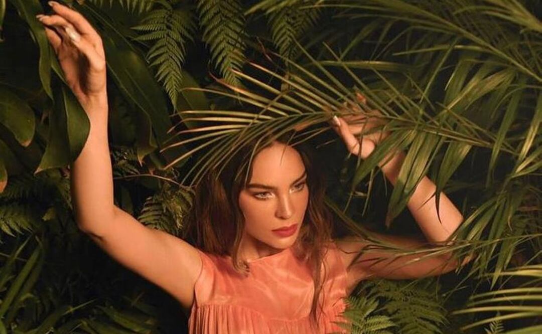 Belinda luce con estilo la tendencia del vestido lencero / Foto: Instagram @belindapop