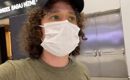 Luisito Comunica no puede ir a Europa porque su papá fue vacunado con Sinovac