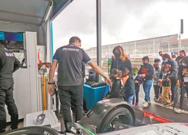 Disfrutan menores campeonato Fórmula E, en Puebla