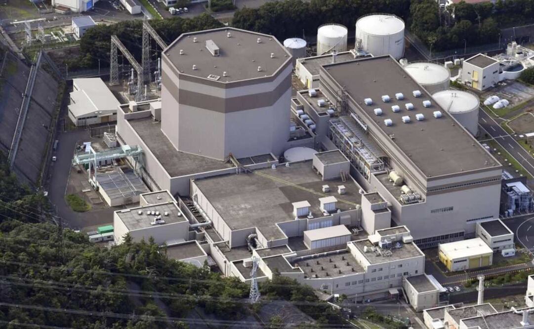 El edificio del segundo reactor de la central nuclear de Tsuruga en Tsuruga, en la prefectura de Fukui, en la costa del mar de Japón, en julio de 2024. Foto: AP