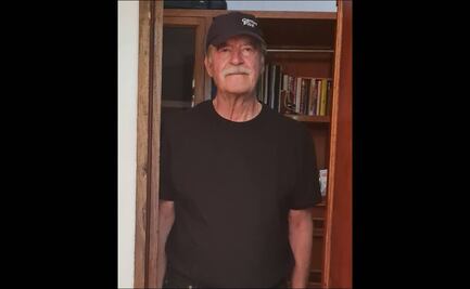 Vicente Fox sale a votar vestido de negro "por el sepelio de ya saben quién"