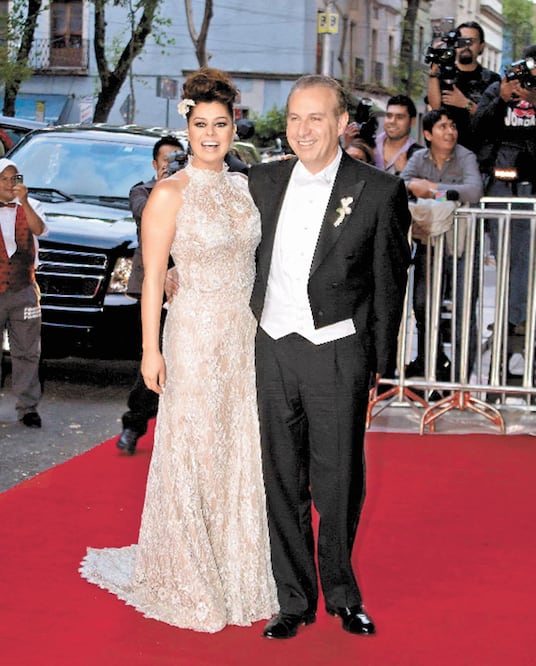 Yadhira Carrillo se casó con Juan Collado en marzo de 2012. Clasos