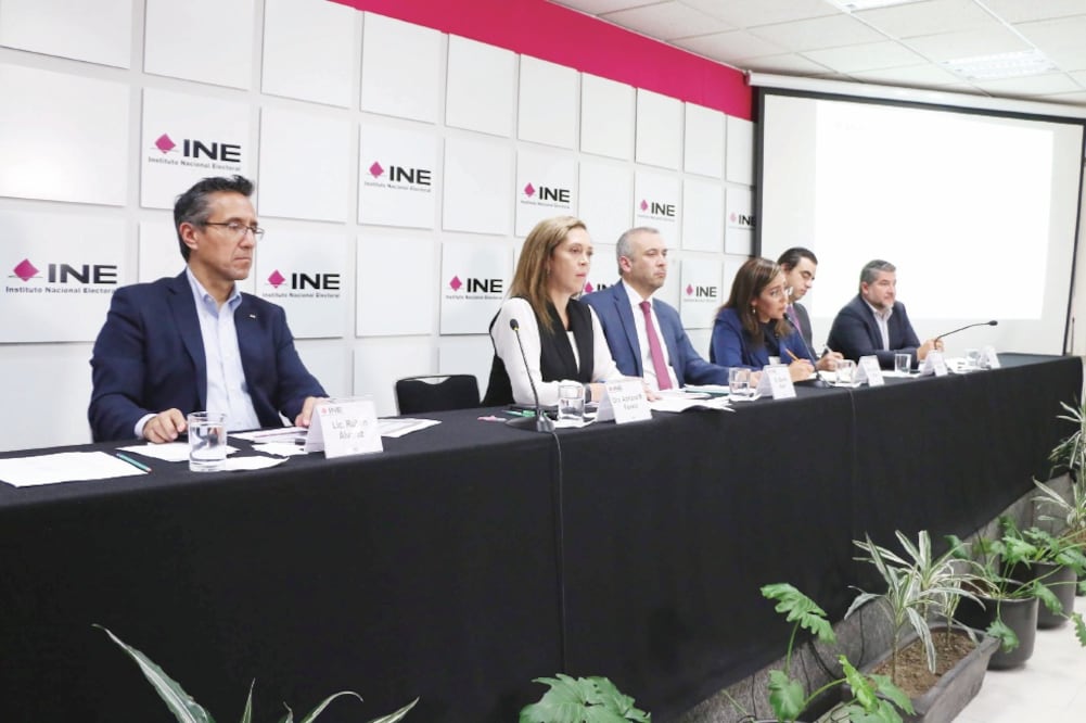 En conferencia de prensa, el INE aseguró que cada aspirante a candidato independiente podrá revisar una a una las firmas consideradas inválidas (LUCÍA GODÍNEZ. EL UNIVERSAL)