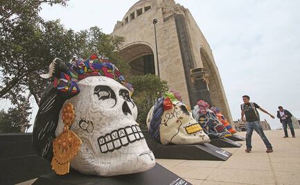 Cráneos rinden homenaje a Frida Kahlo