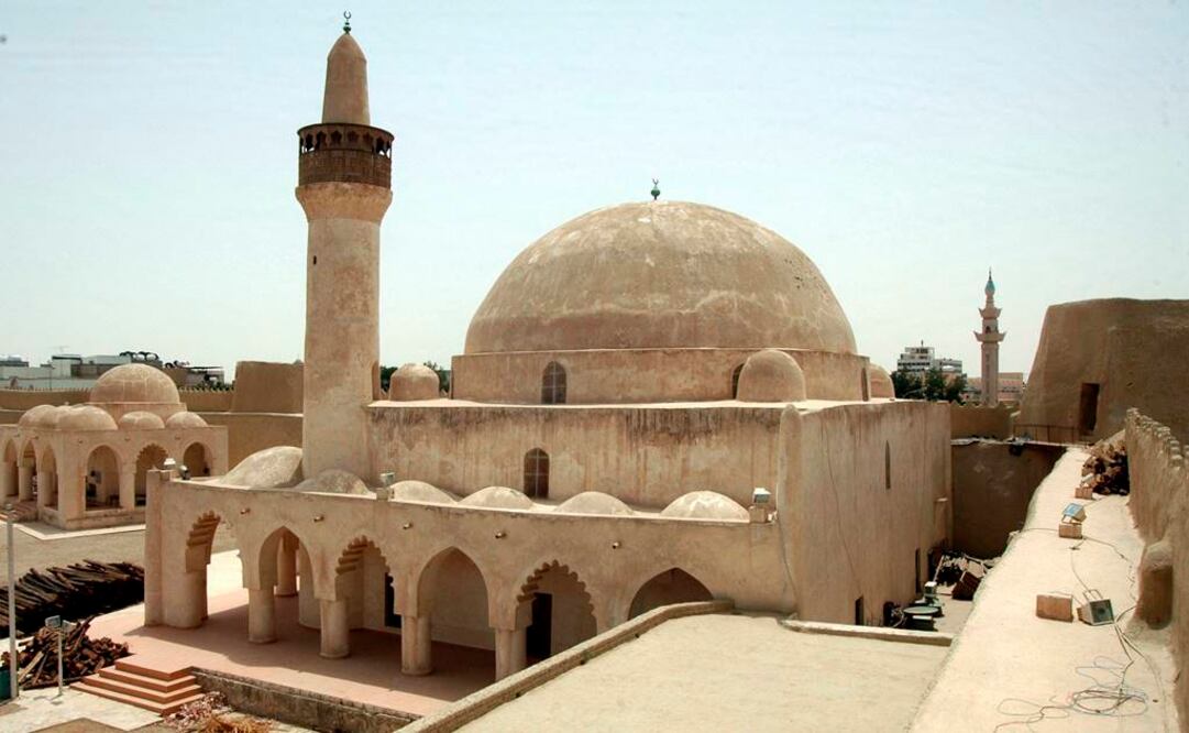 La llamada a la oración desde las mezquitas se convierta en una "fuente de molestia para las personas, y en especial los niños", fue la opinión del escritor. FOTO: Archivo.