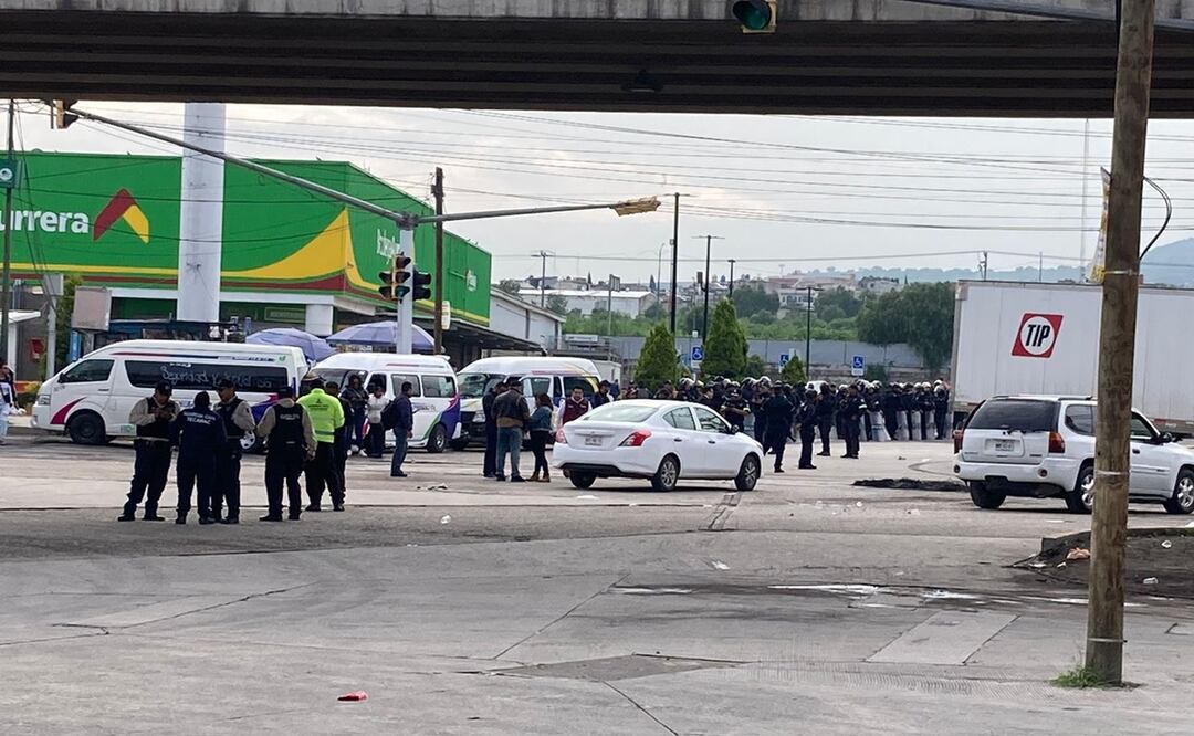 Choferes levantan bloqueo en la México-Pachuca; denunciaron un ataque armado y exigen mayor seguridad. Foto: Especial