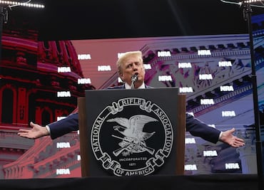Trump advierte a sus seguidores: el derecho a portar armas está en juego en noviembre