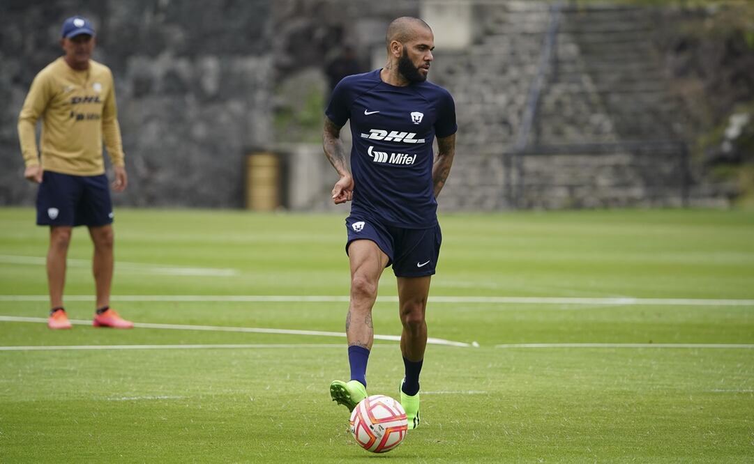Dani Alves en durante un entrenamiento con Pumas - FOTO: iMAGO7