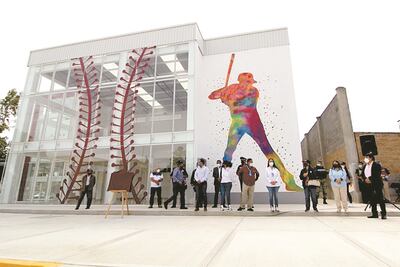 La 4T gasta 70 mdp en escuela de beisbol de AMLO