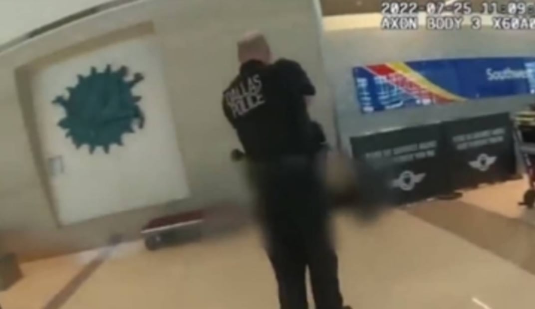 Difunden video del momento del tiroteo en aeropuerto de Dallas