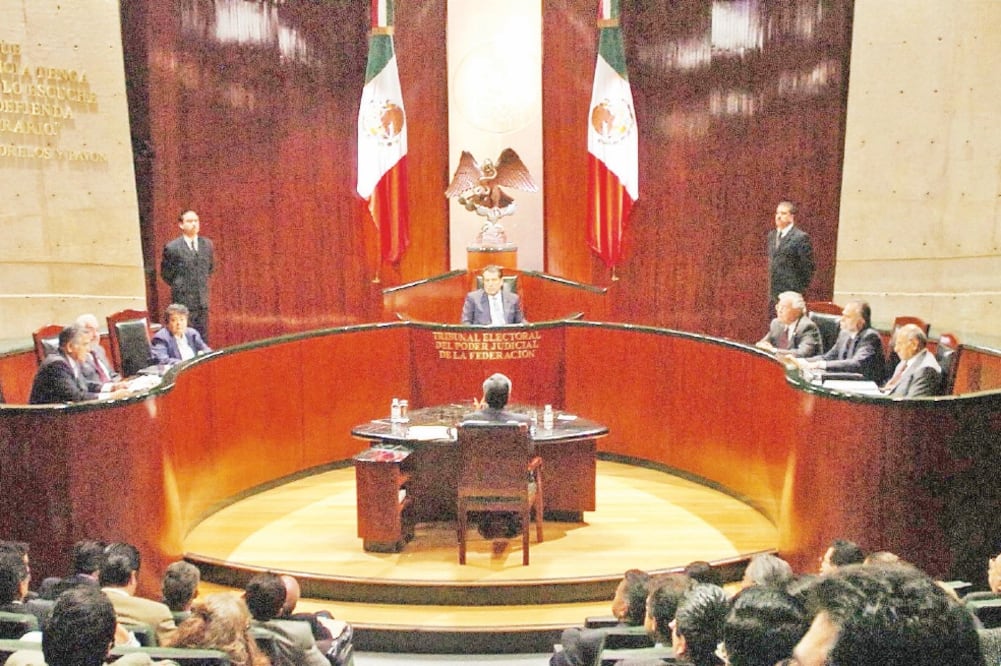 El TEPJF recibió quejas de partidos por lineamientos que regulan la aparición de dirigentes políticos en radio y TV. (ARCHIVO EL UNIVERSAL)