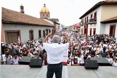 Lanza AMLO 'vivas' a Cuauhtémoc Cárdenas