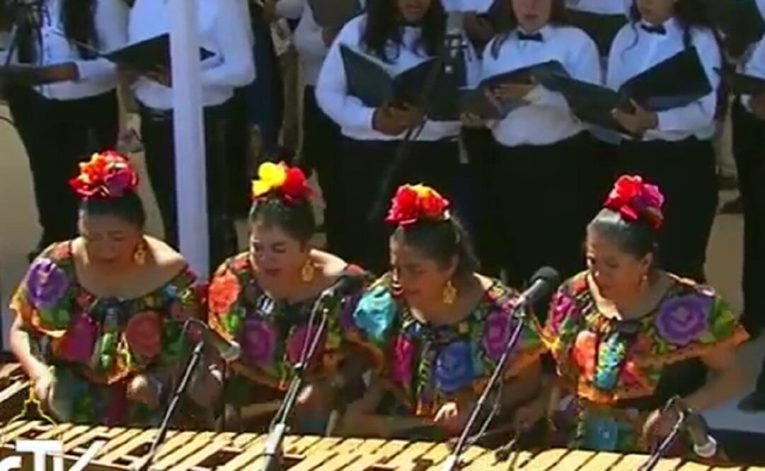 The sisters have now been joined in the band by some brothers and other relatives. (Photo: EL UNIVERSAL) 