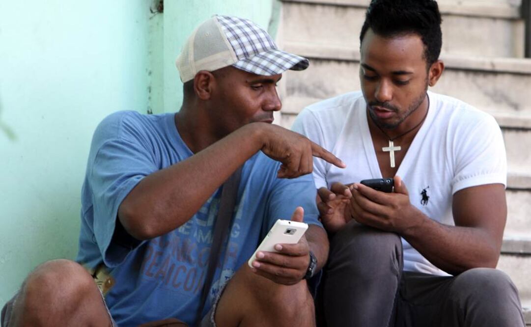 Una estampa inusual, Wi-Fi causa furor en Cuba