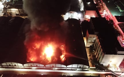 Incendio consume tres bodegas de solventes y pinturas en Nuevo León 