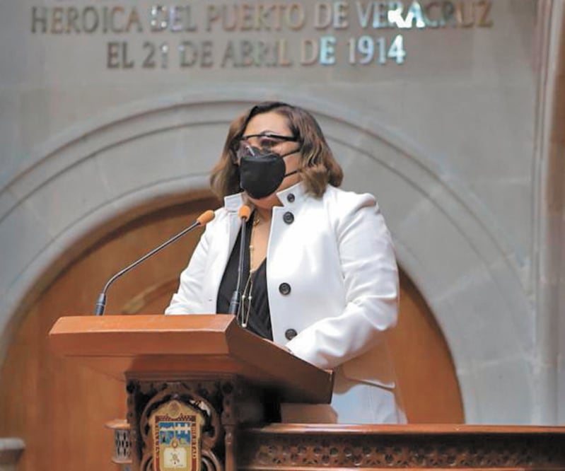 Berenice Medrano dijo que se expone a alumnos y docentes. Foto: Especial