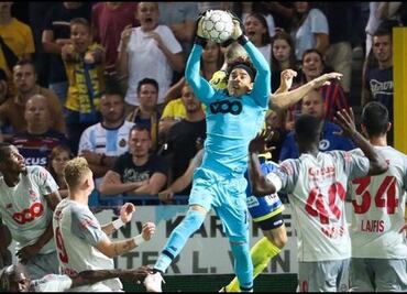 Memo Ochoa y Standard Lieja empatan sin goles frente al Waasland-Beveren