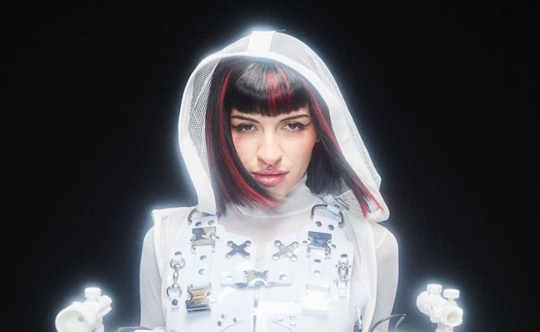 Cazzu ama vestirse de blanco. Fuente: Instagram @cazzu