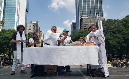 Realizan misa en el Ángel de la Independencia por los 43 normalistas de Ayotzinapa