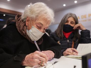 Ida Vitale hace gira por nuevo libro; "espero no sea el último", bromea