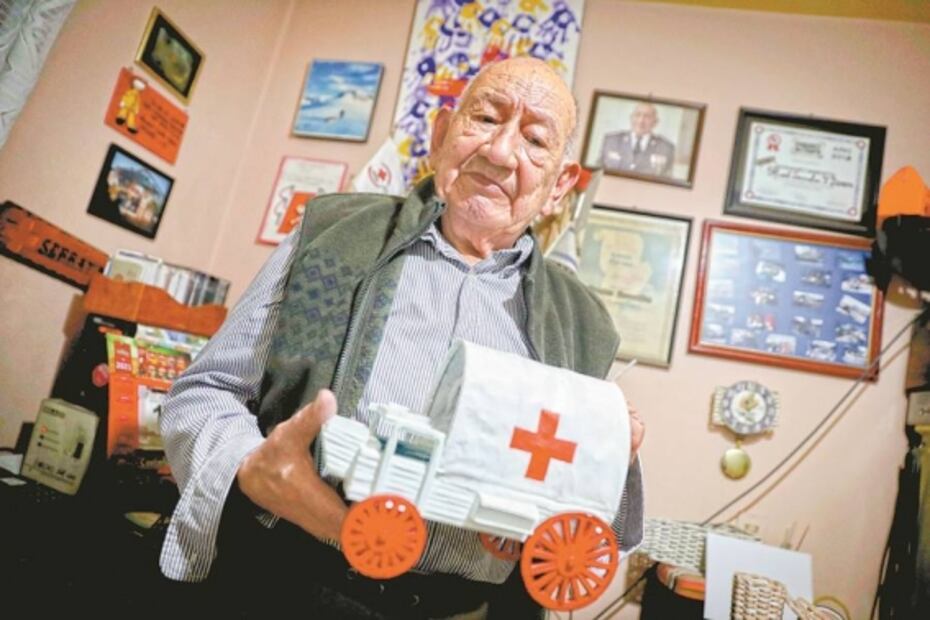 Trabajó en la Cruz Roja por 70 años y ahora redacta guías para superar pérdidas