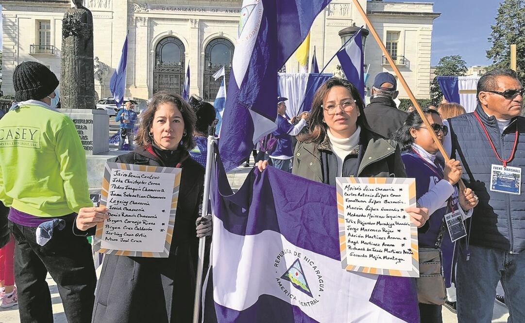 Victoria Cárdenas (izq.), esposa de Juan Sebastián Chamorro, y Berta Valle, cónyuge de Félix Maradiaga. Foto: Cortesía.