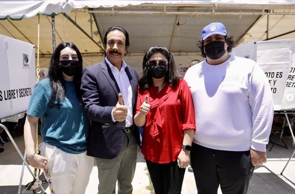 Han pasado 22 años desde que Victoria Ruffo y Omar Fayad se casaron.
Foto: Instagram, vía @omarfayadmeneses