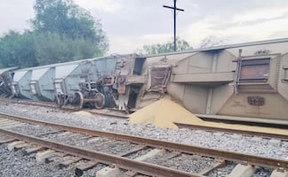 Continúan trabajos de limpieza por descarrilamiento de nueve góndolas en Atitalaquia, Hidalgo; no se reportan personas heridas