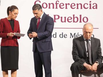 Una tarjeta en medio de la mañanera; así anunció Harfuch a Sheinbaum el asesinato de secretaria particular y asesor de Clara Brugada en Tlalpan