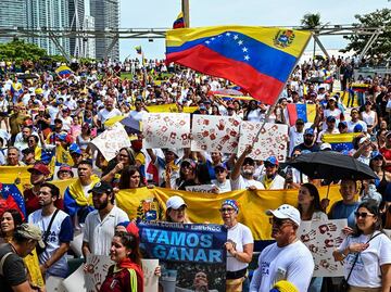 "Es el momento" de "conversaciones sobre una transición" en Venezuela: EU