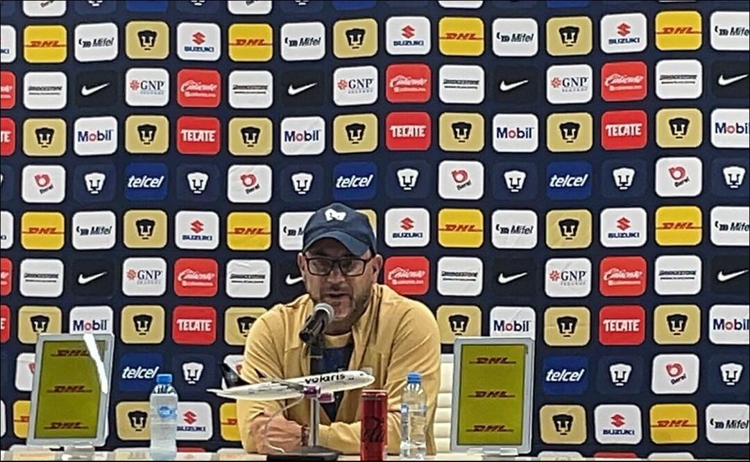 El Turco Mohamed confirmó las bajas de Sebastián Sosa y de Nicolás Freire de Pumas / FOTO: Miguel Flores